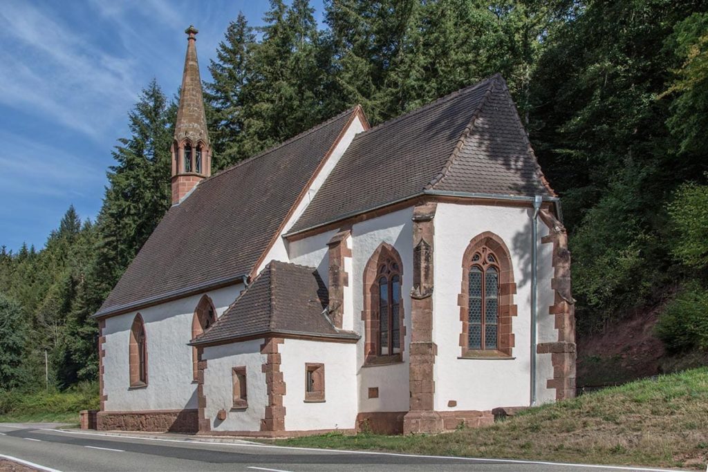 Die gotische St. Anna-Kapelle in Niederschlettenbach mit den Gebeinen von Hans Trapp