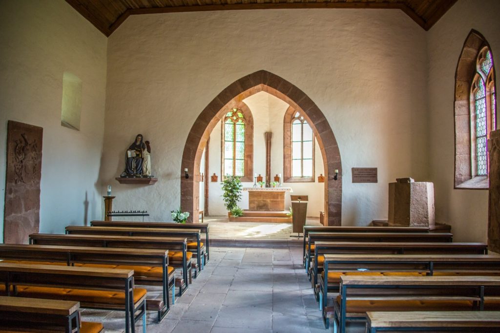 Die St. Anna-Kapelle in Niederschlettenbach, in der Hans Trapp beerdigt ist