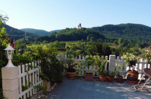 Panoramablick von der Terrasse der Ferienwohnung Monte Noble in Erlenbach bei Dahn